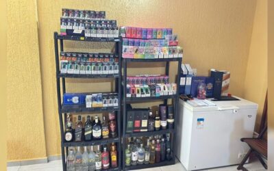 Homem é preso e polícia apreende cigarros eletrônicos e bebidas falsificadas durante operação em Sorocaba