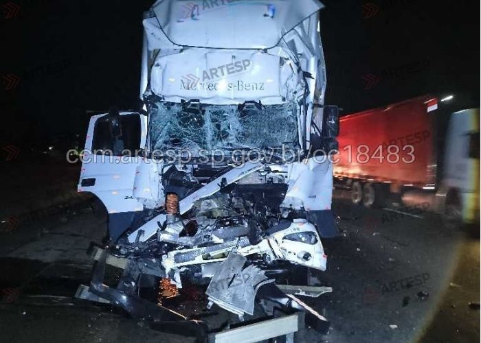 Imagem da automóvel após a colisão