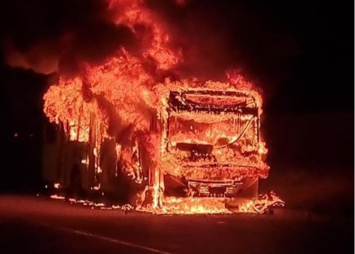 Ônibus pega fogo no Terminal Vila Arens, em Jundiaí