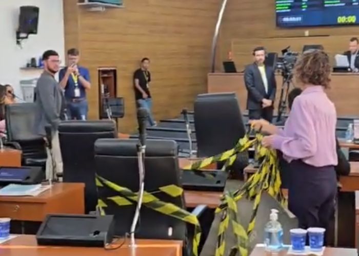 Vinicius Aith e Fernanda Garcia se desentendem em sessão da câmara