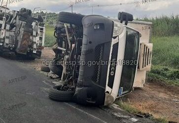 Caminhão tomba em rodovia de Itupeva e causa congestionamento