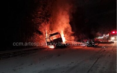 Acidente com morte e incêndio interdita rodovia em Paranapanema