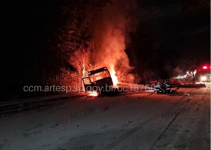 Acidente com morte e inc&ecirc;ndio interdita rodovia em Paranapanema