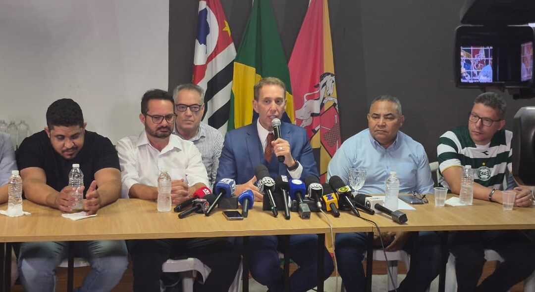 Rodrigo Manga anuncia candidatura da esposa em entrevista coletiva