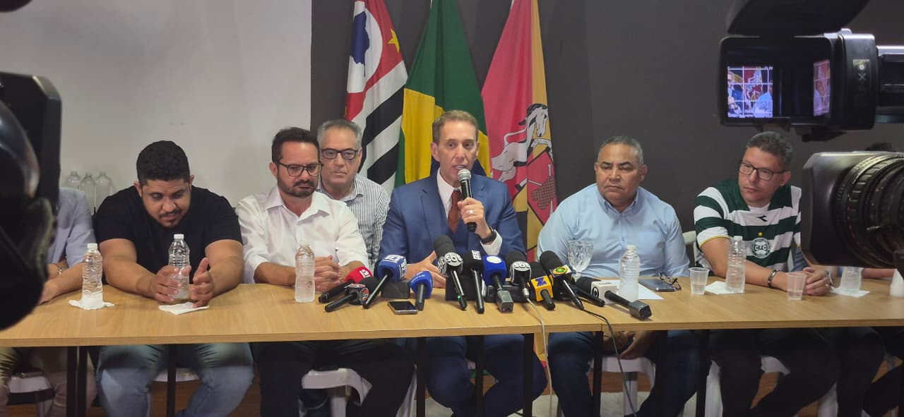 coletiva Rodrigo Manga