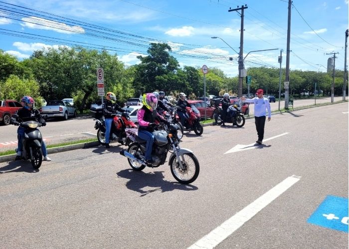Treinamento gratuito orienta motociclistas sobre condução segura em Jundiaí