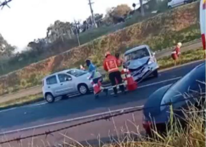 Imagem de uma pessoa sendo socorrida