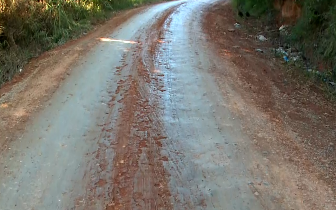 Moradores de Piedade reclamam de estrada precária e acúmulo de lixo em bairros da zona rural