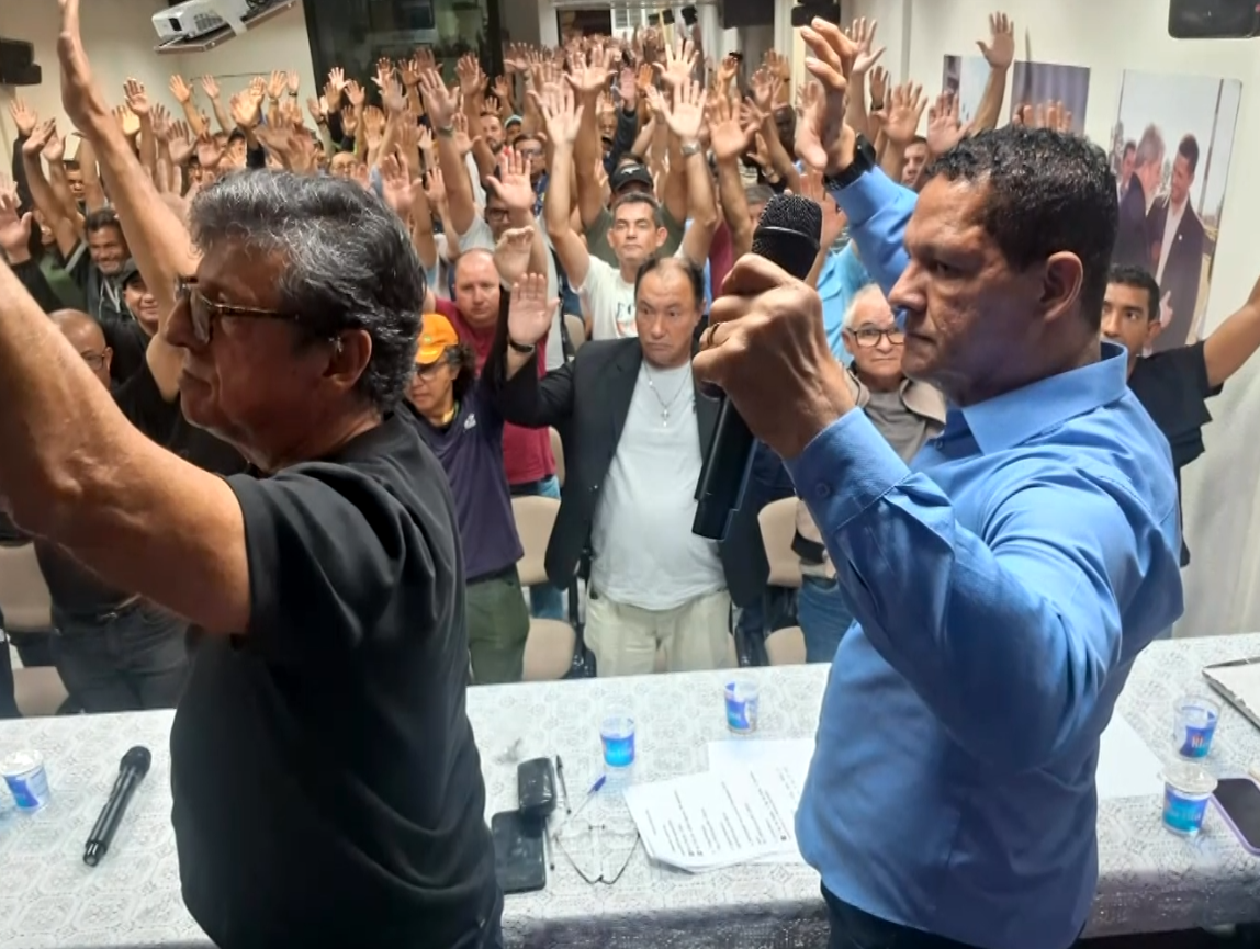 homens em greve