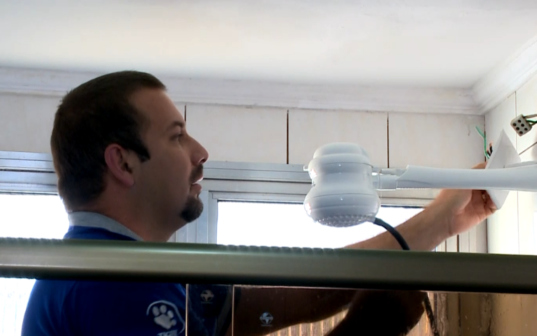 Uso intenso do chuveiro elétrico no frio aumenta risco de queima da resistência e acidentes