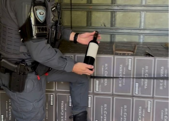 Polícia apreende 1,2 mil garrafas de vinho irregular na Raposo Tavares em Angatuba