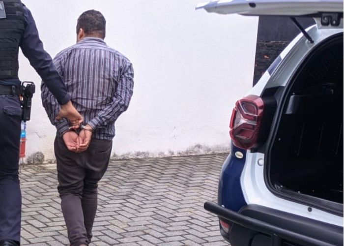 Homem é preso em flagrante por falsificar credencial de psicólogo em clínica de reabilitação em Araçoiaba da Serra