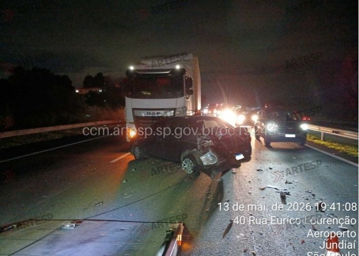 Acidente entre três veículos provoca congestionamento em Jundiaí