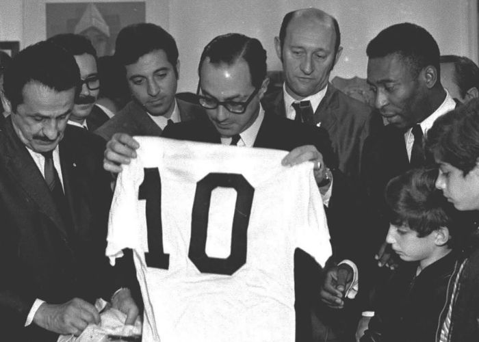 Memória dos Mundiais: foto histórica registra Pelé, Rivellino e Salomão Pavlovsky após o tri de 1970