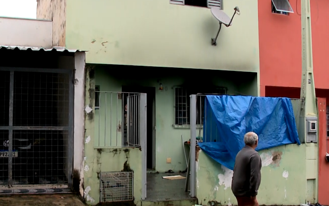 Homem fica ferido após incêndio atingir residência no bairro Barcelona, em Sorocaba
