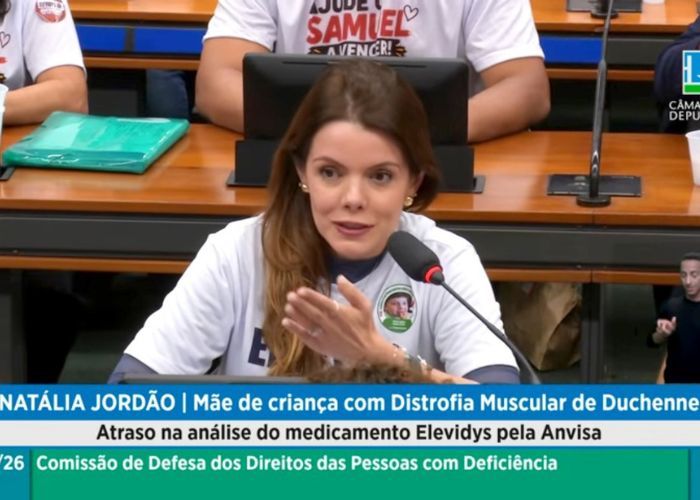 Mãe de Arthur participa de discussão sobre medicamento na Câmara dos Deputados