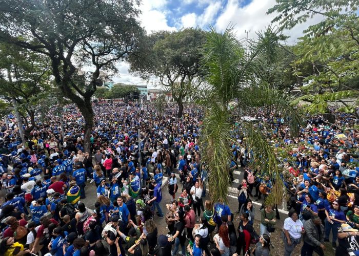 Marcha para Jesus reúne caravanas da região e atrai milhões de fiéis em São Paulo