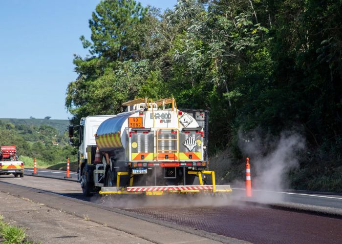 Rodovia Raposo Tavares passa por manutenção em Itapetininga