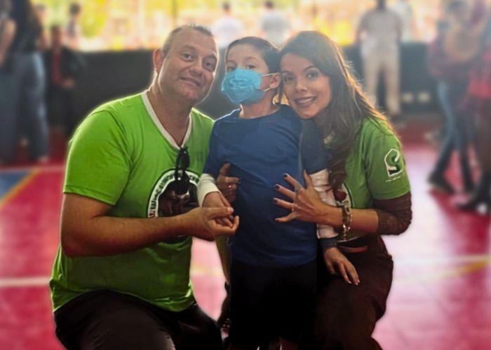 Arthur e família vão a Brasília cobrar liberação de medicamento