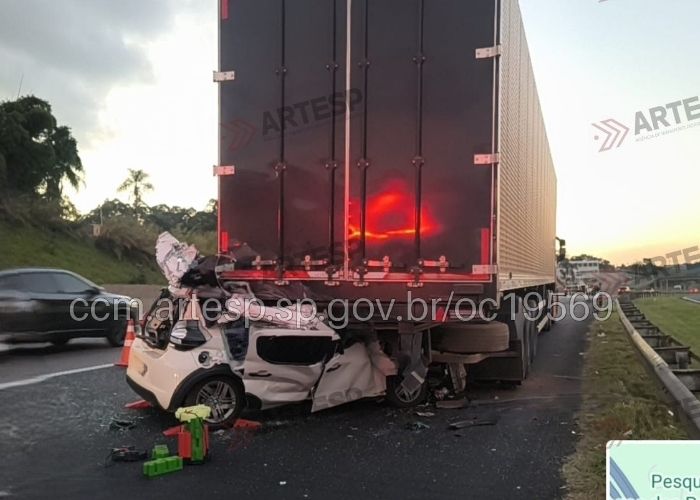 Motorista morre após carro atingir traseira de carreta em Jundiaí