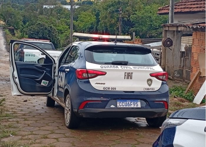 Homem é preso após retirar telhas de imóvel desativado em Itapeva