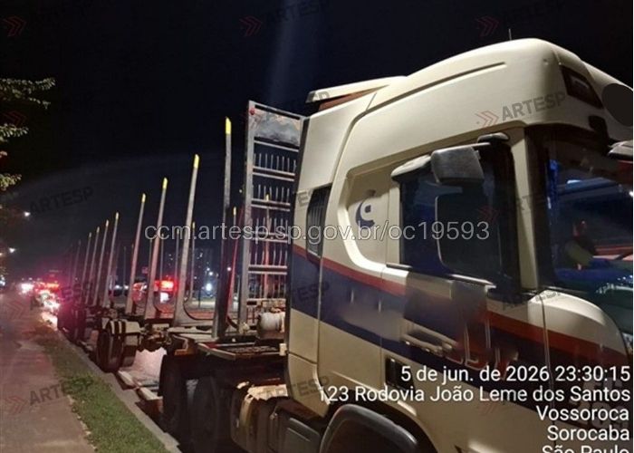 Motociclista morre após bater em traseira de carreta em rodovia de Sorocaba