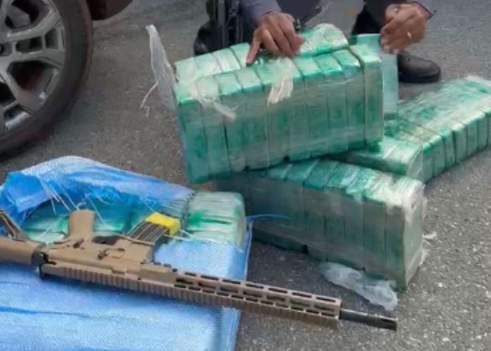 Homem é preso com 246 tijolos de pasta base de cocaína e fuzil em São Roque